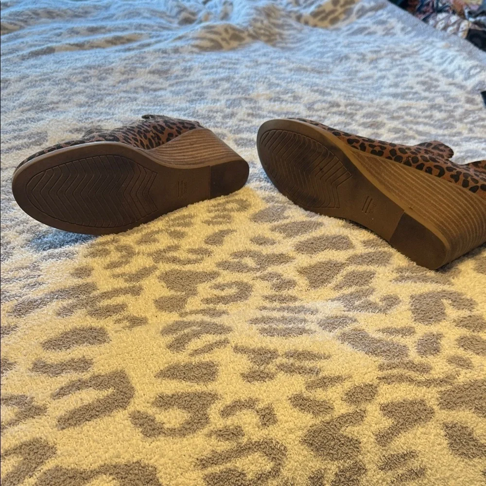 Toms Brown Leopard Print Wedge Shoes Size 7.5 Pull On